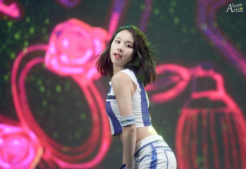 [트와이스] 심바 닮아서 아기맹수라고 불리는 채영이 짤들.jpg | 인스티즈