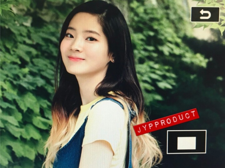 트와이스 잔디에서.jpg | 인스티즈