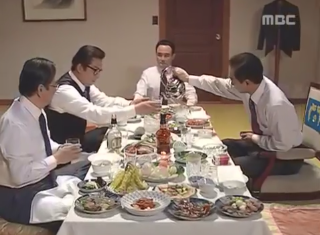 드라마 제5공화국에서 재연한 궁정동 술상.JPG | 인스티즈
