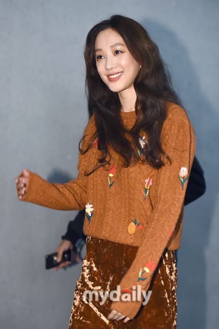 오늘자 정려원 | 인스티즈