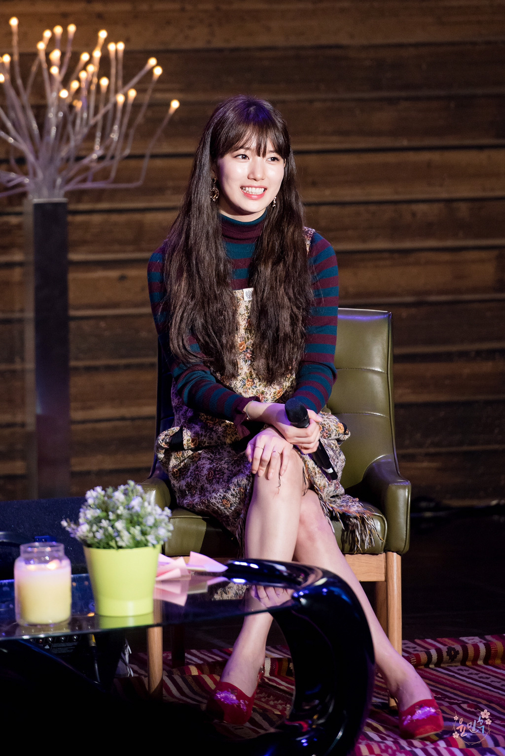 앞머리 자르고 데뷔 초 모습 보이는 수지 | 인스티즈