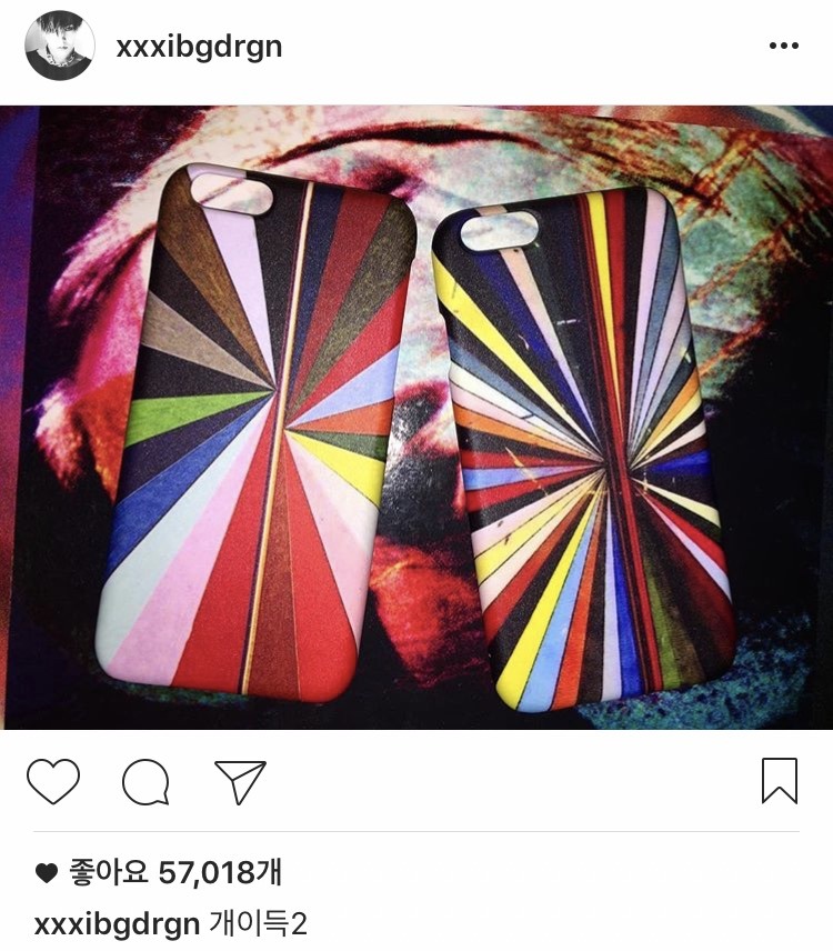 팬이 선물한 폰케이스 인증한 지드래곤.jpg | 인스티즈