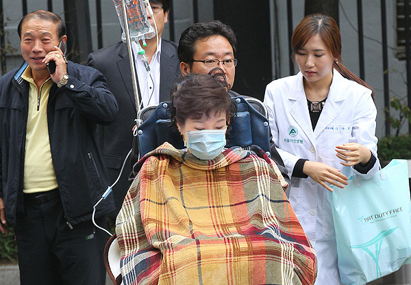 박근혜 구속영장이 발부되면 볼지도 모를장면 | 인스티즈