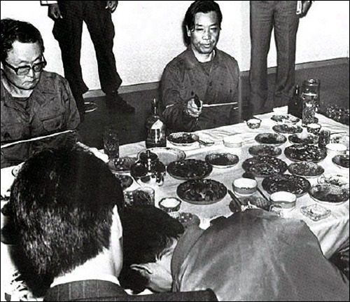 정치가지고 장난질 치는거 보고 욕할 연예인 | 인스티즈