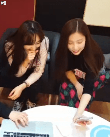 프로듀스101 의외인 윤채경 손가락 길이.gif | 인스티즈
