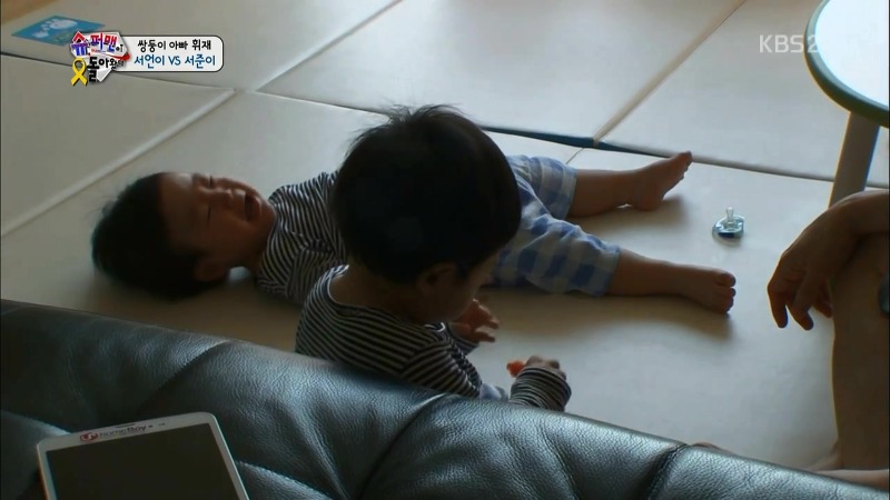 [슈퍼맨이돌아왔다] 작은병 하나때문에 싸우는 서언,서준이 | 인스티즈