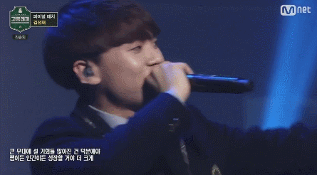 무대에서 성장드라마 남주같았던 김선재.gif | 인스티즈