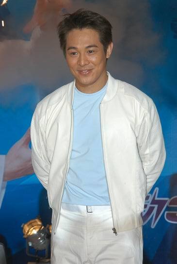 중국내에서도 이미지가 좋은 무술배우.. 영화에서나 또한 사생활마저도 모든사람들에게 귀감이 되고 존경심을 불러일으키는 분 | 인스티즈