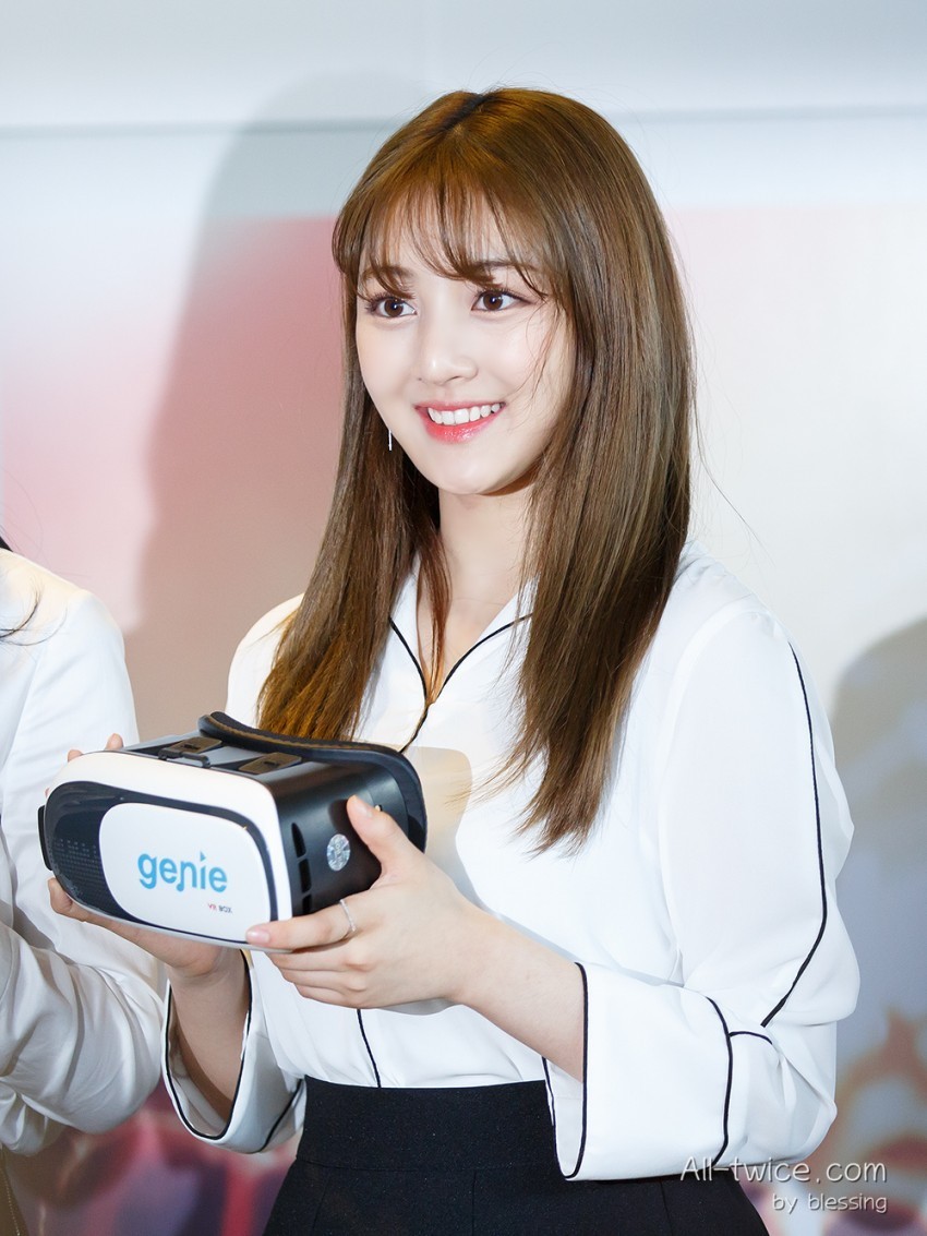 [트와이스] 다 큰 지효가 신기한 임슬옹과 옥택연 | 인스티즈