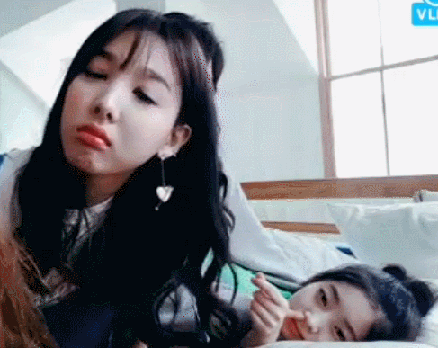트와이스 사나 머리카락으로 동굴탐험 | 인스티즈