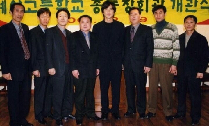 연예인들의 동창들과의 사진.JPG | 인스티즈