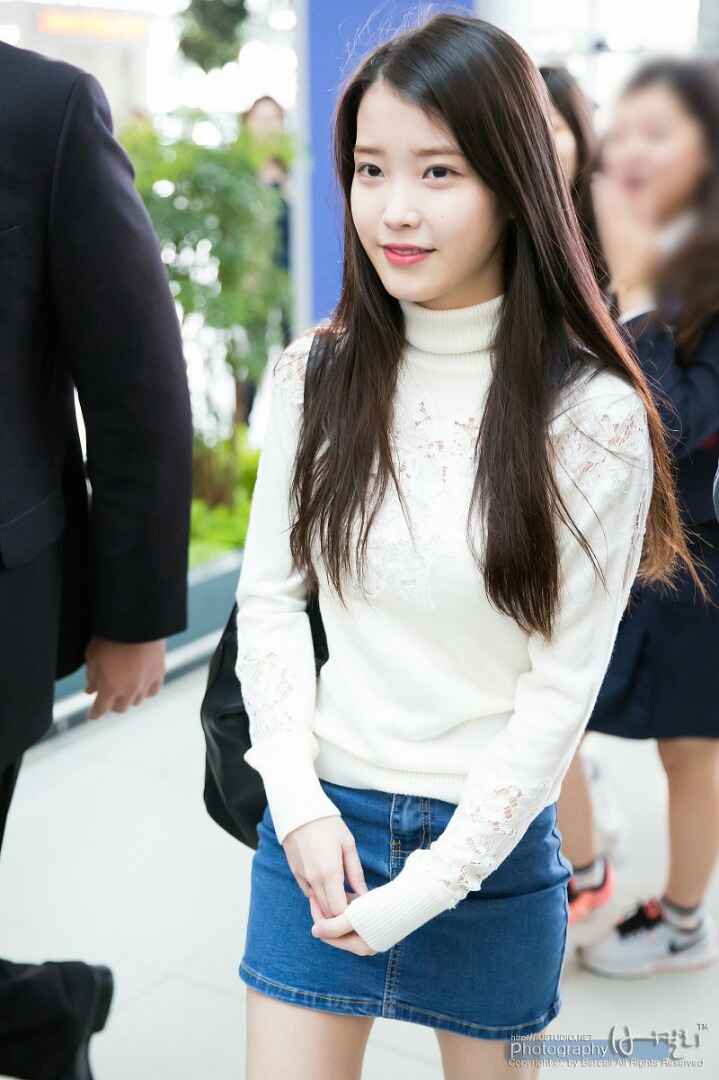 [15.10.21] 오늘자 아이유 홍콩 출국.jpg | 인스티즈