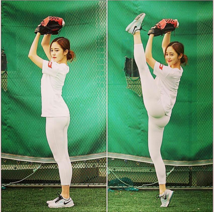 오늘자 두산 시구녀.gif | 인스티즈
