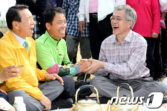 진짜 다 잘 어울리는 문재인;.jpg | 인스티즈