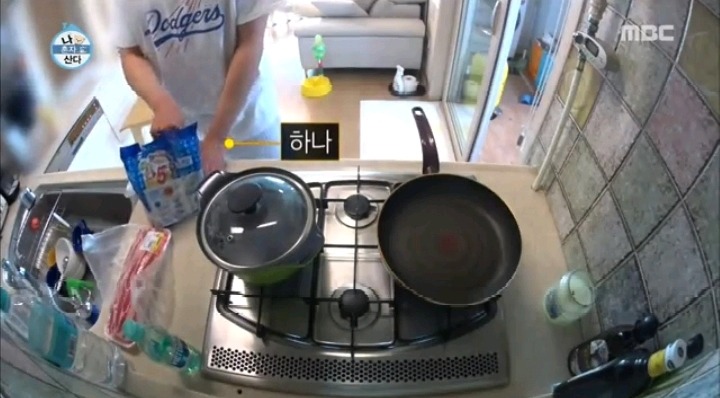 아침부터 라면 4개에 삼겹살 흡입한 윤현민 | 인스티즈