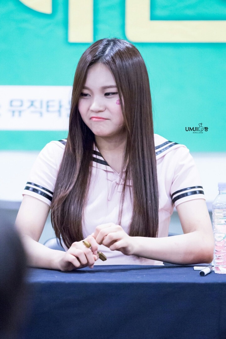 여자친구 엄지 | 인스티즈