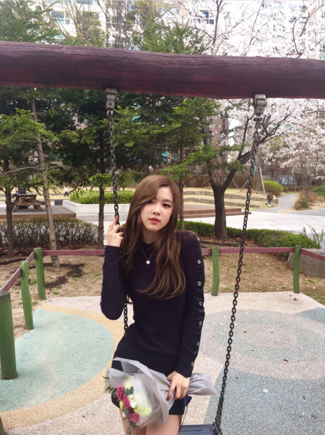 데뷔 후 처음 한 흑발 잘어울리는 로제 인스타 사진들 | 인스티즈