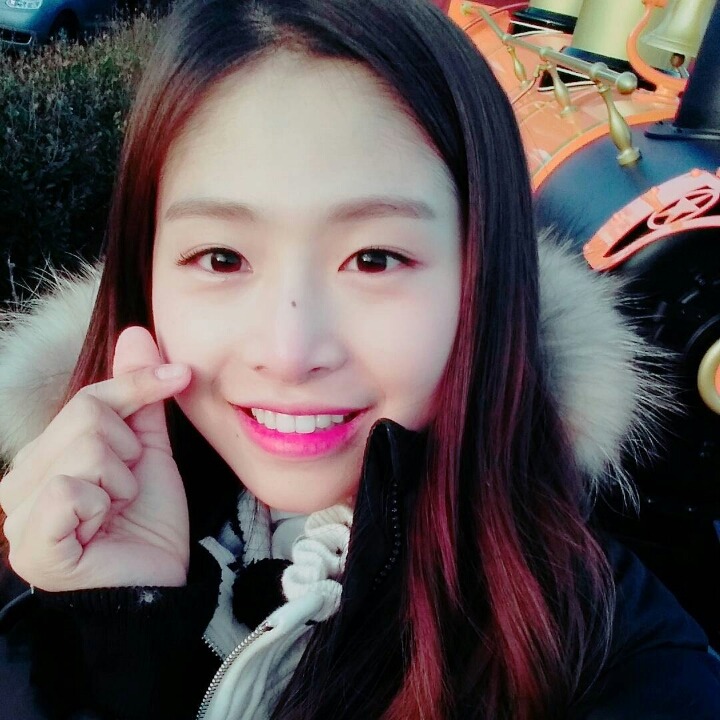 생일맞아서 기분좋아서 사진 올리기_＜ (에이프릴) | 인스티즈
