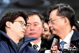 오늘자 우병우 법원 도착ㄷㄷㄷ | 인스티즈