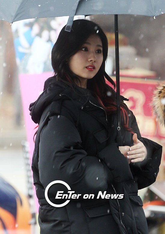 오늘 첫눈 맞는 사나.jpg | 인스티즈