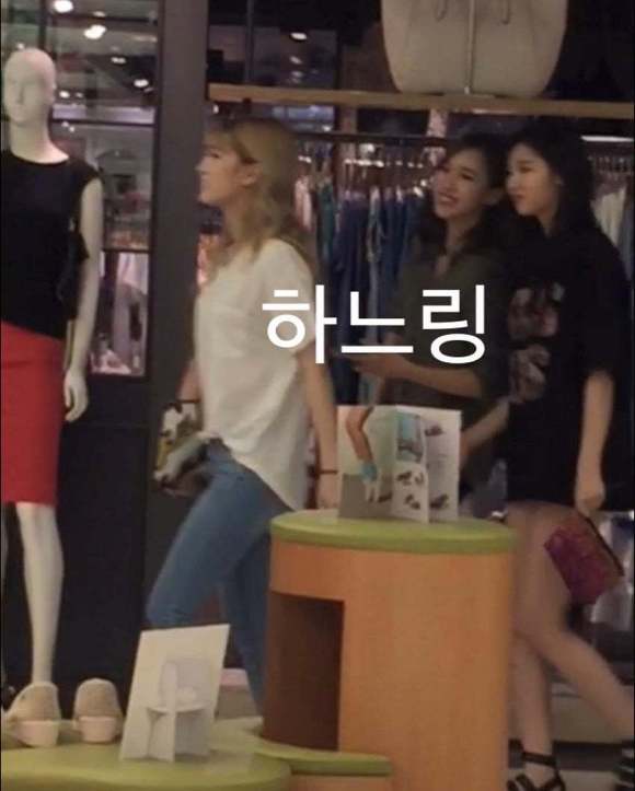 여름에도 딱 붙어다니는 트와이스 미사모.gif | 인스티즈