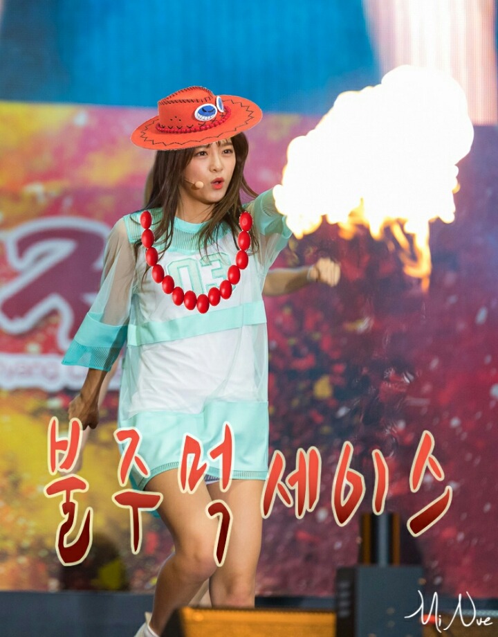 어쩌다 찍힌 김세정 사진 한장으로 만들어진 짤들.jpgif | 인스티즈