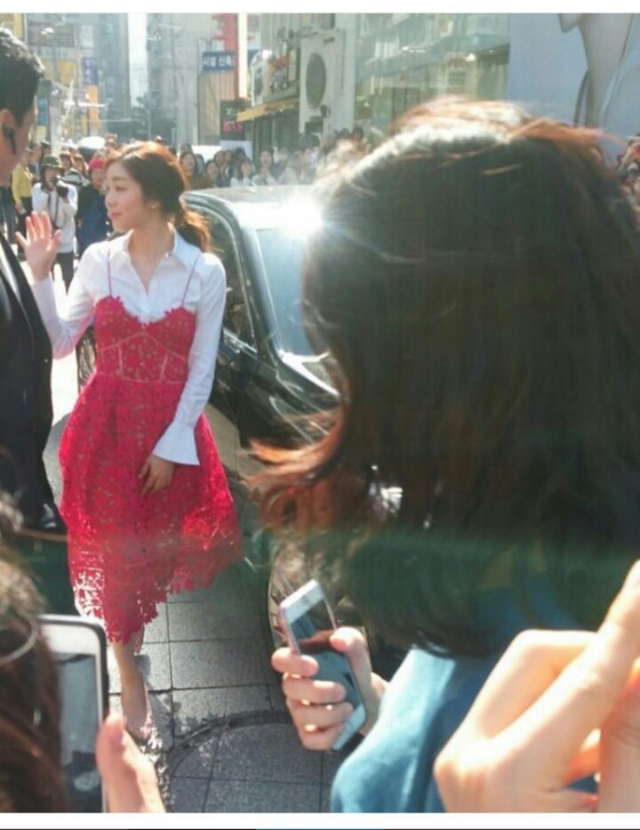 오늘자 연아킴 희한한 드레스.jpg | 인스티즈
