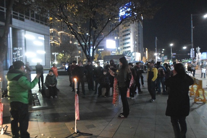 박근혜는 퇴진하라!!! 2015년 11월 21일 횃불시민연대 98차 부정선거 규탄집회 | 인스티즈