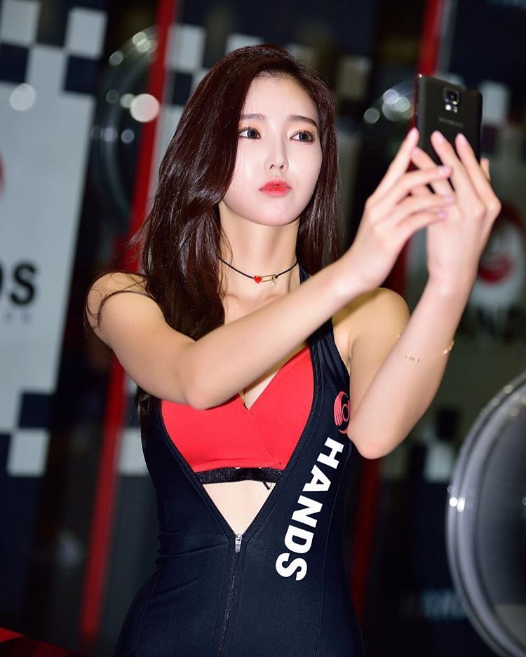 여자친구처럼 나온 레이싱모델 김보라 | 인스티즈