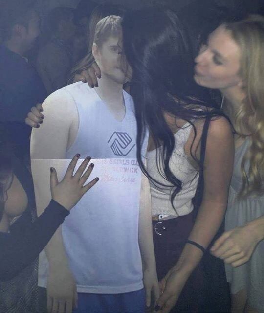 함께 여행가지 못한 친구를 생각하는 네남자의 우정 | 인스티즈