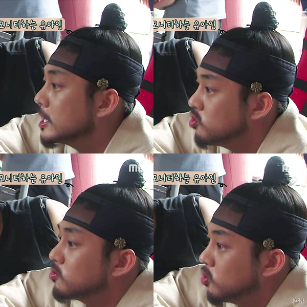 [유아인] 인상깊었던 사도 촬영중 모니터 하는 유아인.gif | 인스티즈