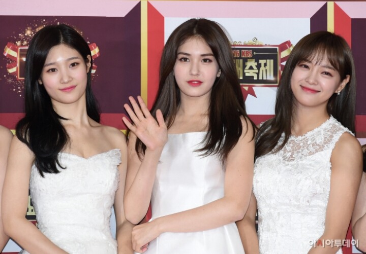 오늘자 레드카펫 아이오아이 | 인스티즈
