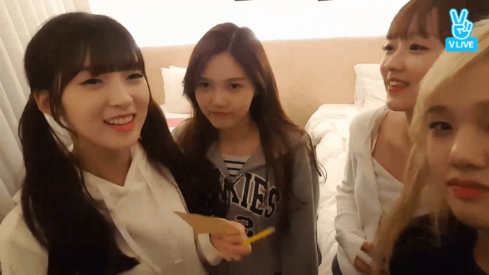 아린이 뽀뽀시도에 부끄럼타는 유아.gif | 인스티즈