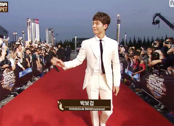 박보검 오늘자 흰수트 .jpg | 인스티즈