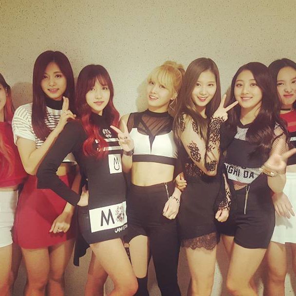 [트와이스] 1주년 기념 멤버 단체 짤 모음.jpg | 인스티즈