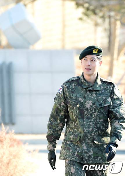 오늘자 김현중 전역 | 인스티즈