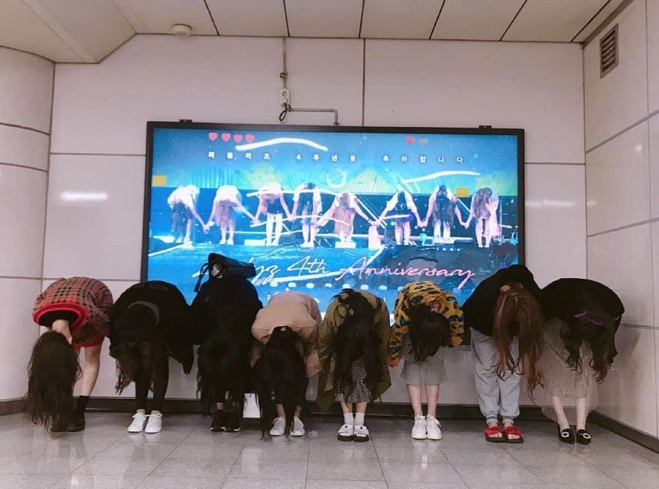 데뷔 4주년 축하 전광판가서 인증 남긴 러블리즈.jpg | 인스티즈