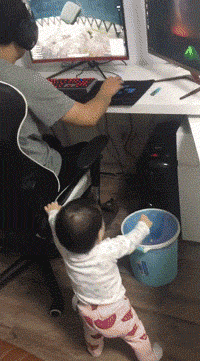 아빠가 게임을 하고있다.gif | 인스티즈
