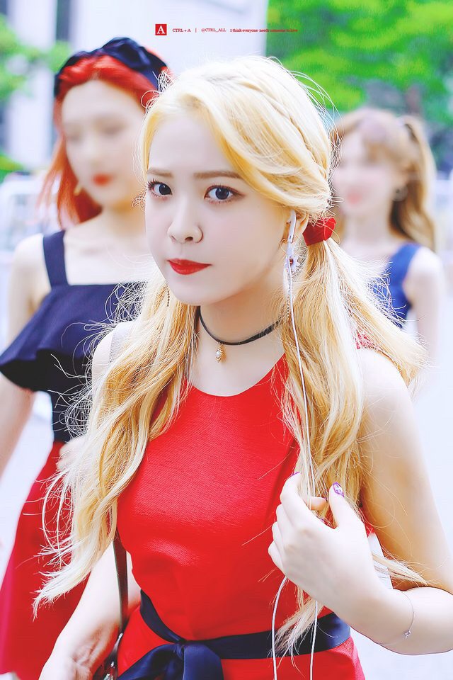 금발이 잘어울리는 예리.jpg | 인스티즈