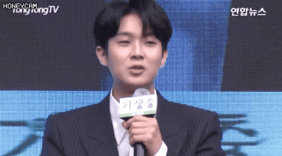 오늘 말 한번 실수했다가 제작보고회에서 선배들한테 쉼없이 놀림당한 최우식ㅋㅋ.gif | 인스티즈