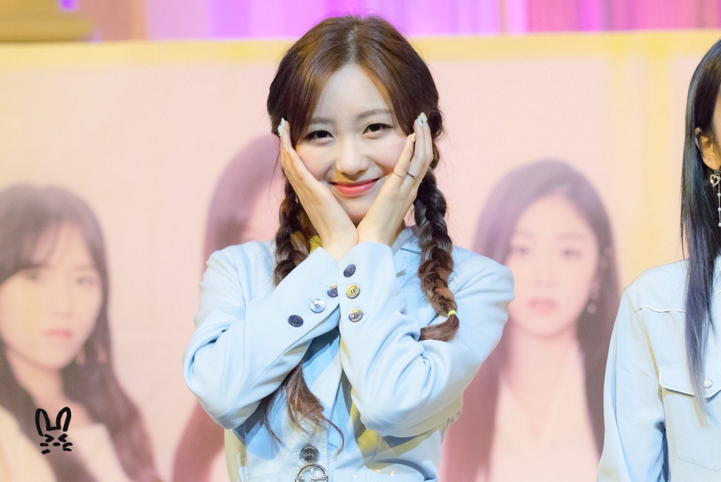 [러블리즈] 식후 커피를 거의 다 마셔가서 수정이 | 인스티즈