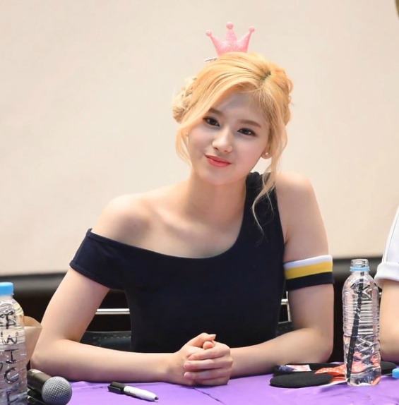 트와이스 사나 금발머리시절.jpgif | 인스티즈