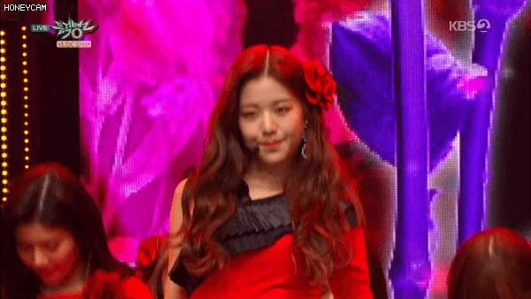 아이즈원) 오늘자 뮤뱅 라비앙로즈 센터 원영 최고의 의상.gif | 인스티즈