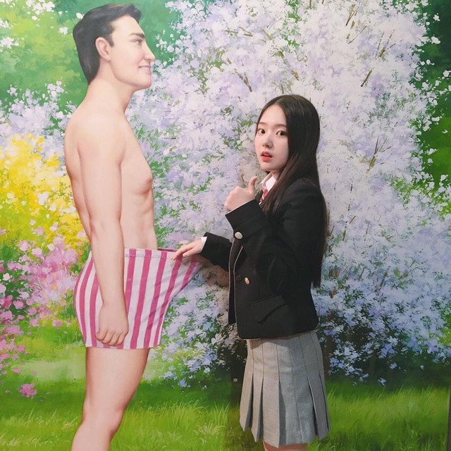 팬티 속 광경 보고 감탄하는 여고딩.jpg | 인스티즈