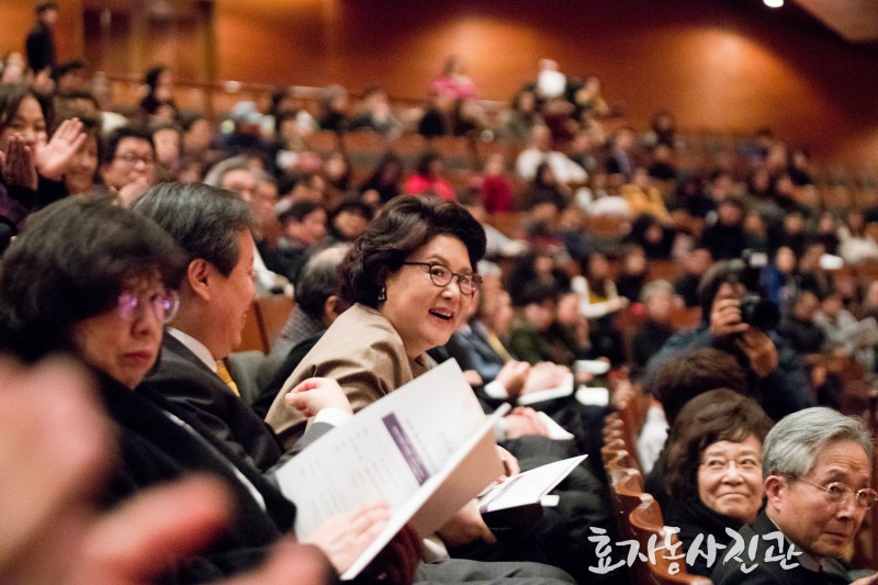 신년 음악회 참석한 김정숙 여사 | 인스티즈
