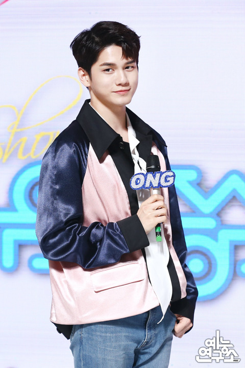 오늘자 음악중심 새MC 옹성우 강미나 마크 | 인스티즈