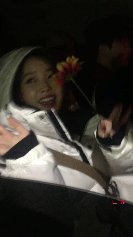트와이스 나연의 꽃선물 대작전 (아이유) gif | 인스티즈