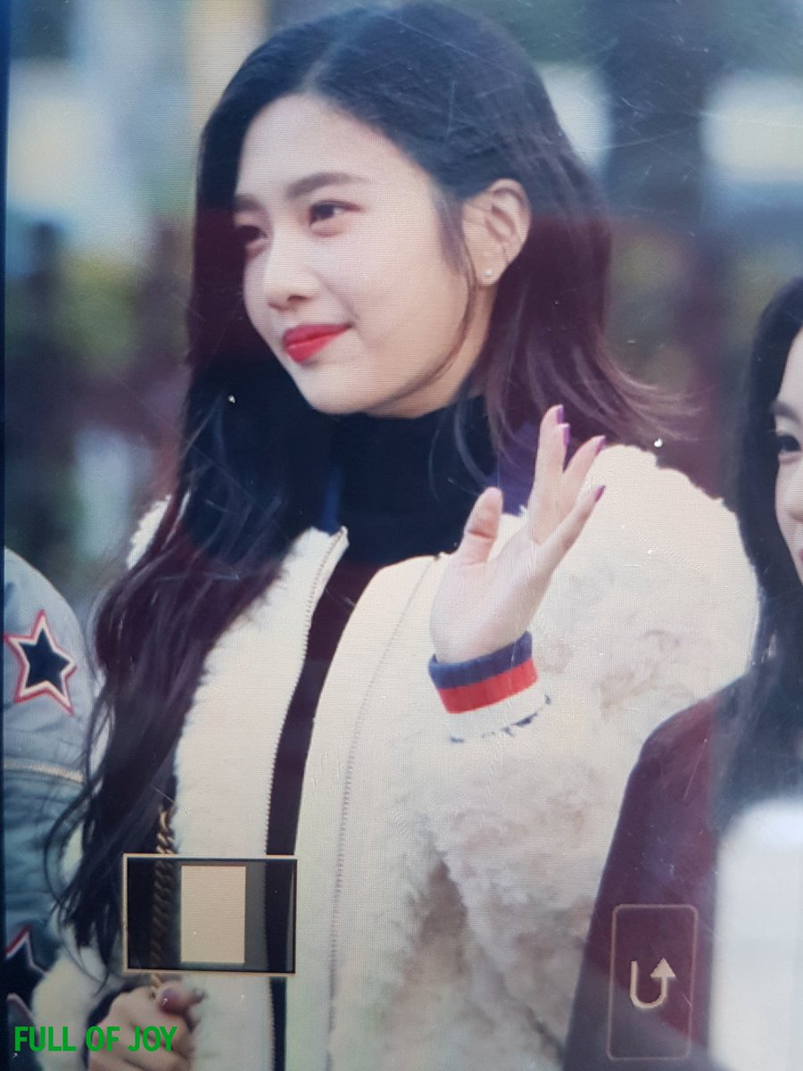 아침부터 예쁜 레드벨벳 조이 출근길.jpg | 인스티즈