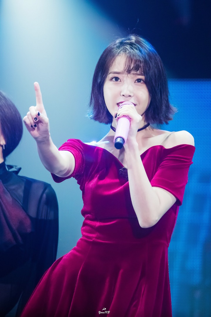 아이유 레드 원피스.jpg | 인스티즈