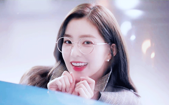 안경 쓴 귀여운 아이린.gif | 인스티즈